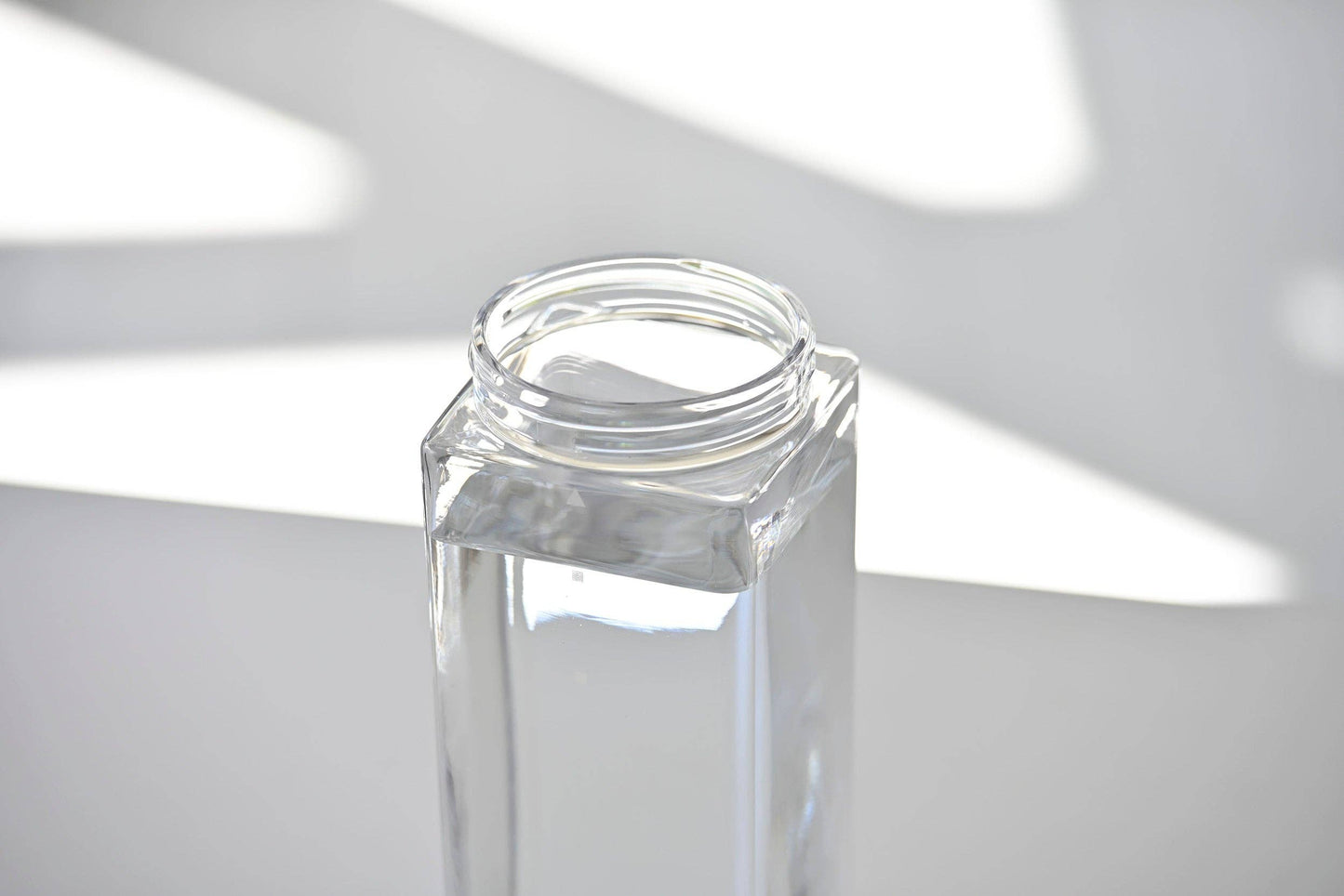 Hario "Ka-Ku" Cold Brew Tea Bottle 1200mL: White