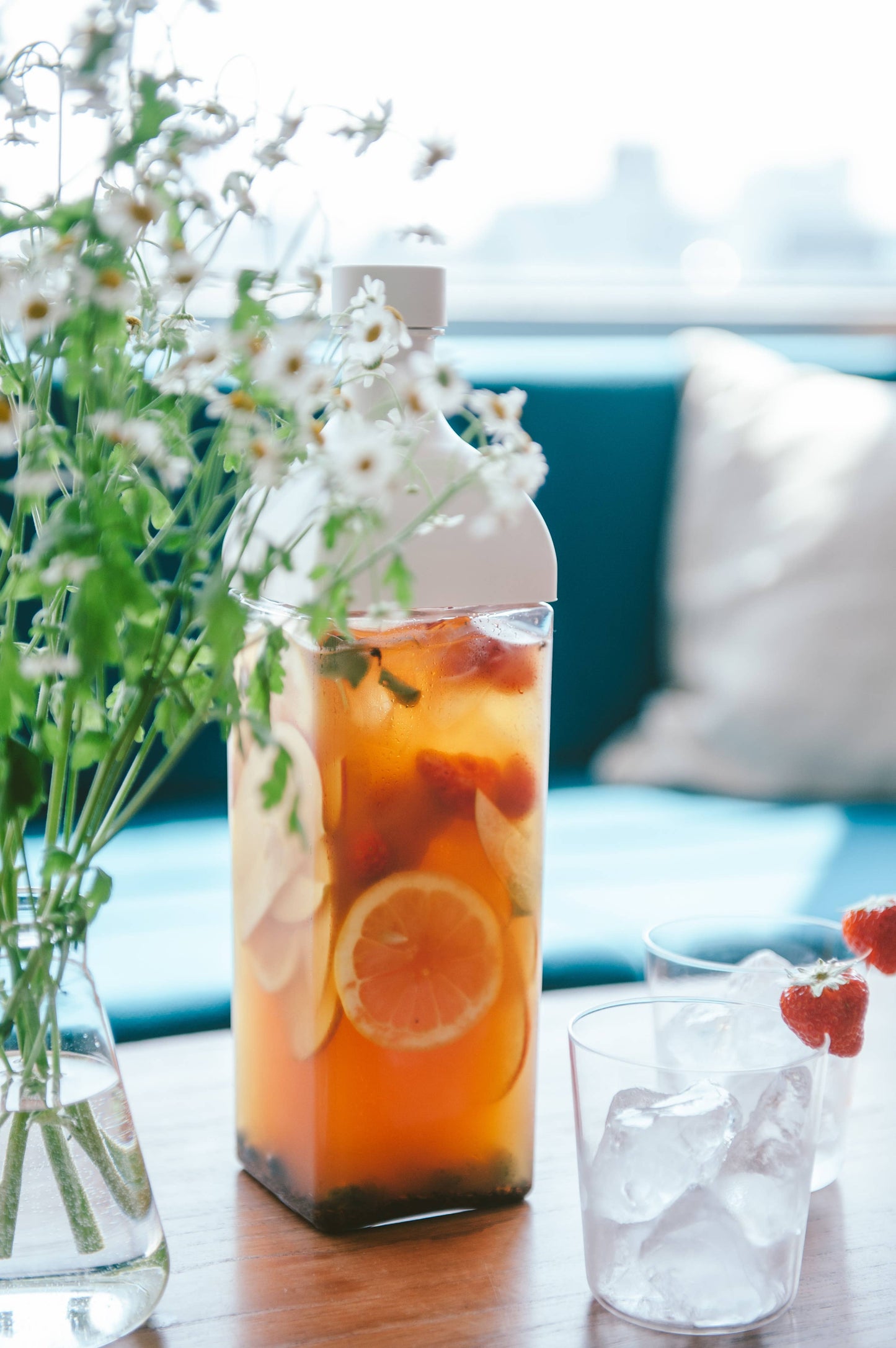 Hario "Ka-Ku" Cold Brew Tea Bottle 1200mL: White