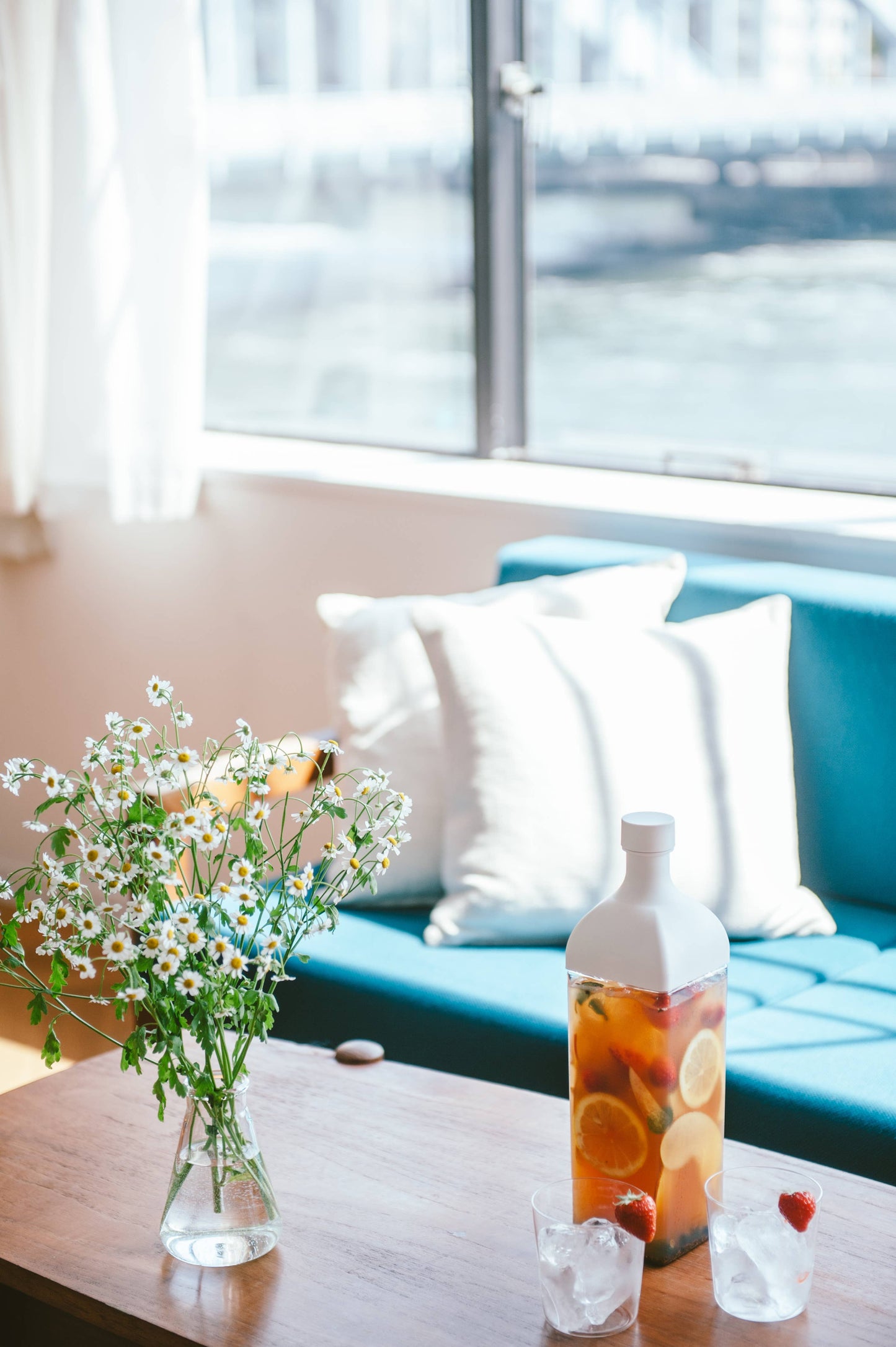 Hario "Ka-Ku" Cold Brew Tea Bottle 1200mL: White