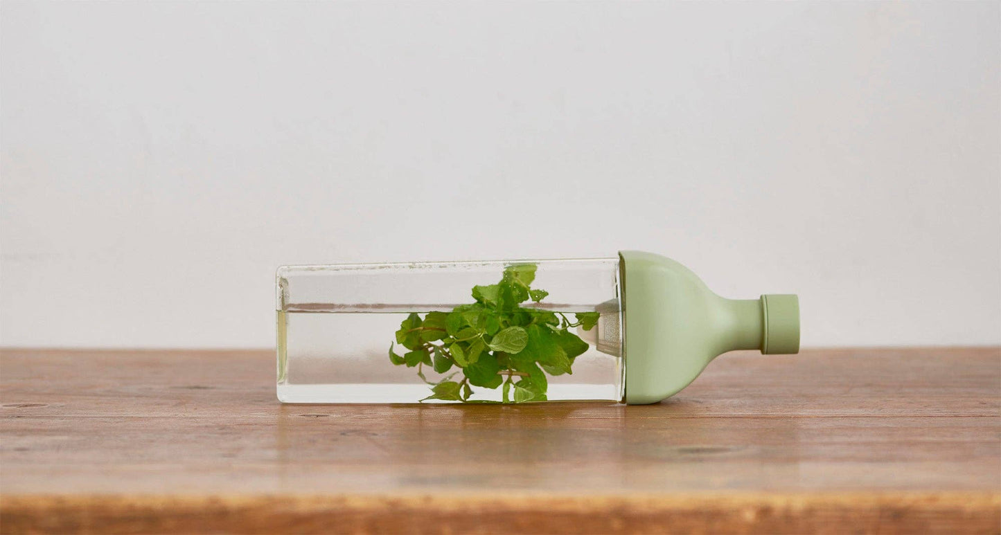 Hario "Ka-Ku" Cold Brew Tea Bottle 1200mL: White