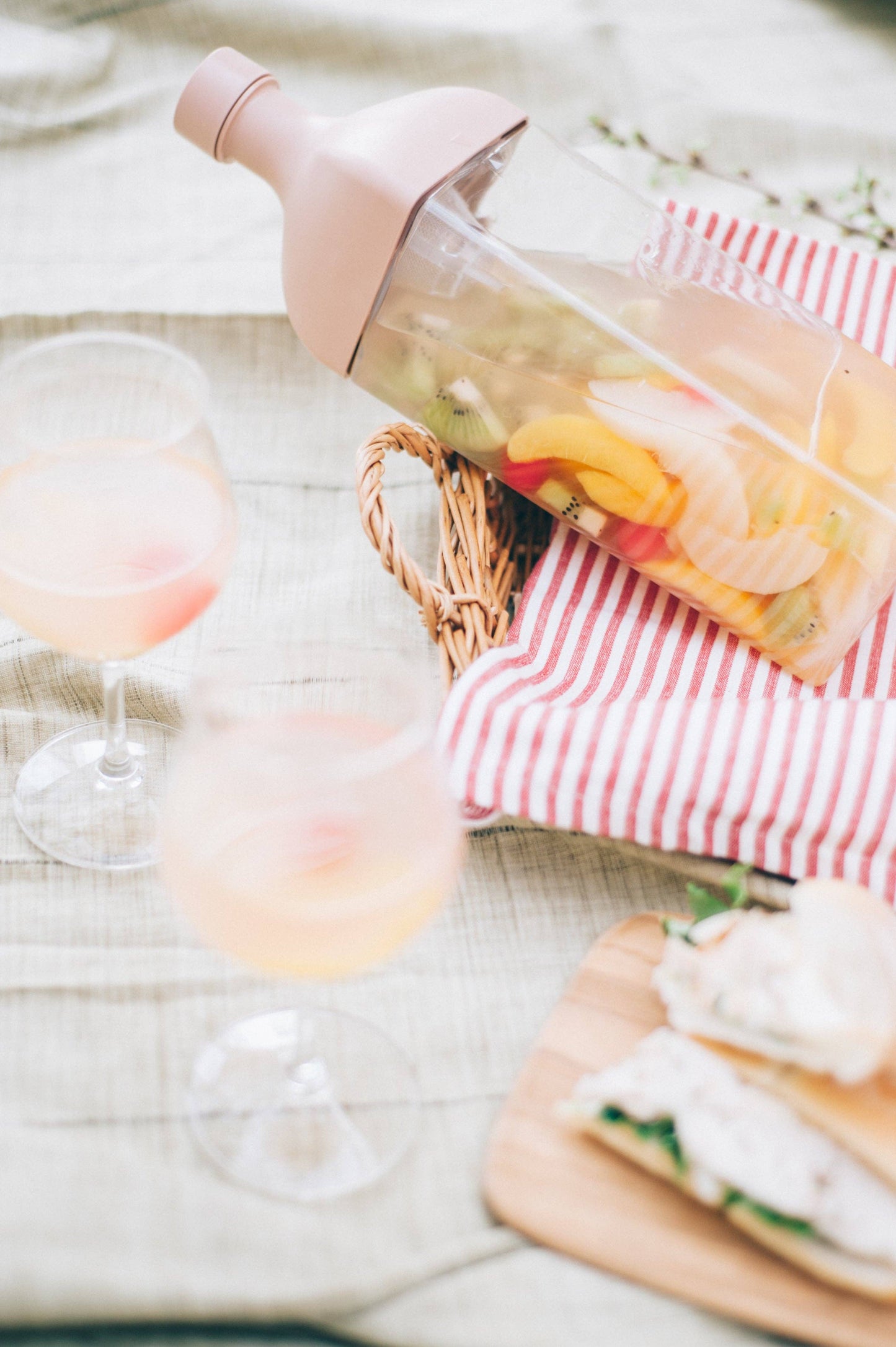 Hario "Ka-Ku" Cold Brew Tea Bottle 1200mL: White