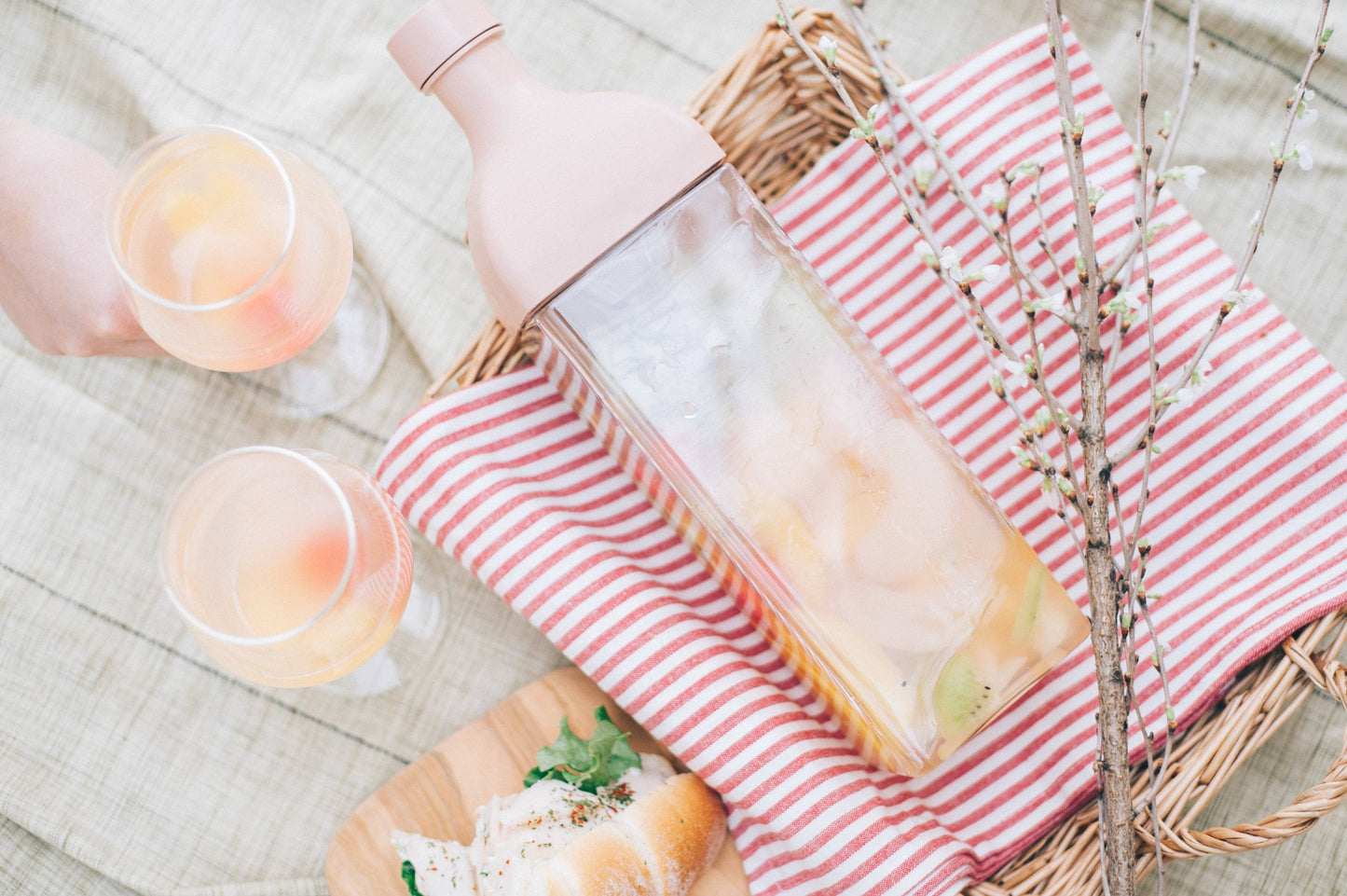 Hario "Ka-Ku" Cold Brew Tea Bottle 1200mL: White