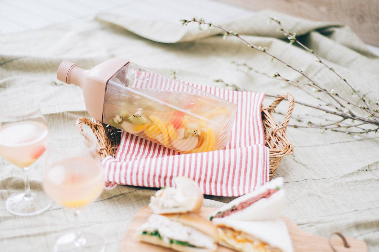 Hario "Ka-Ku" Cold Brew Tea Bottle 1200mL: White