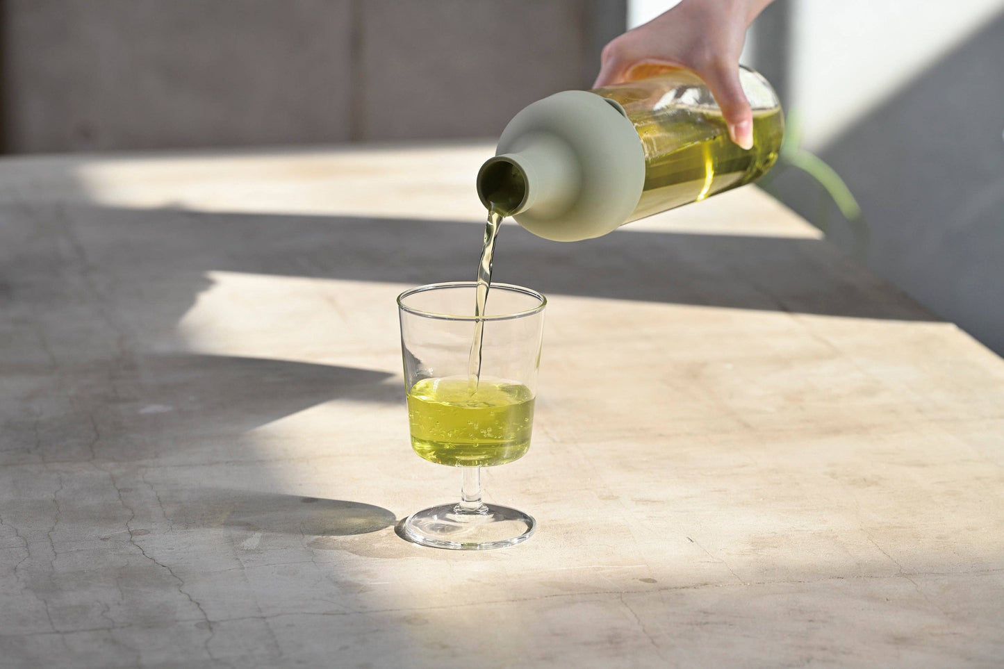 Hario Cold Brew Tea Wine Bottle 750mL: White