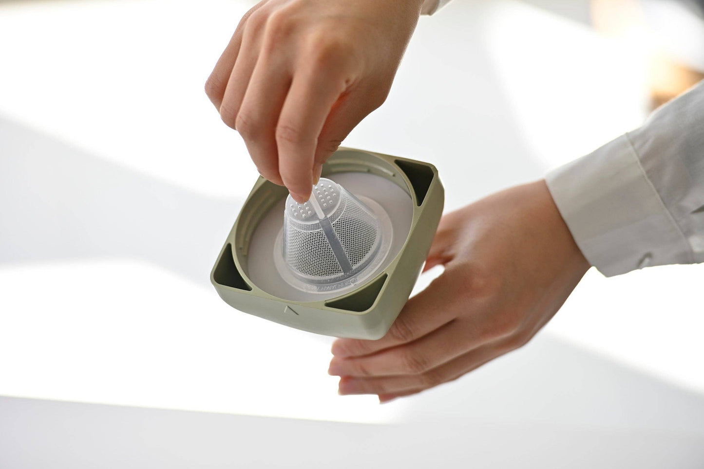 Hario "Ka-Ku" Cold Brew Tea Bottle 1200mL: White